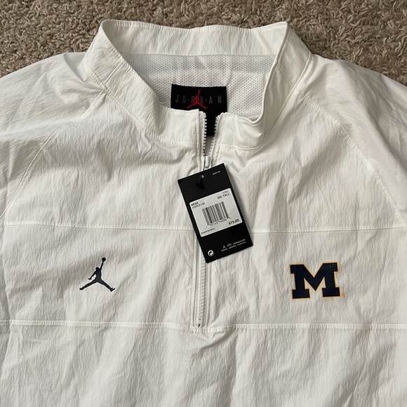 NWT Men’s JORDAN Short Sleeve White Michigan Pullover Size XXL - Picture 2 of 9